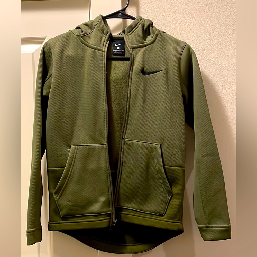 LIKE NEW! Boys Nike Therma Hoodie